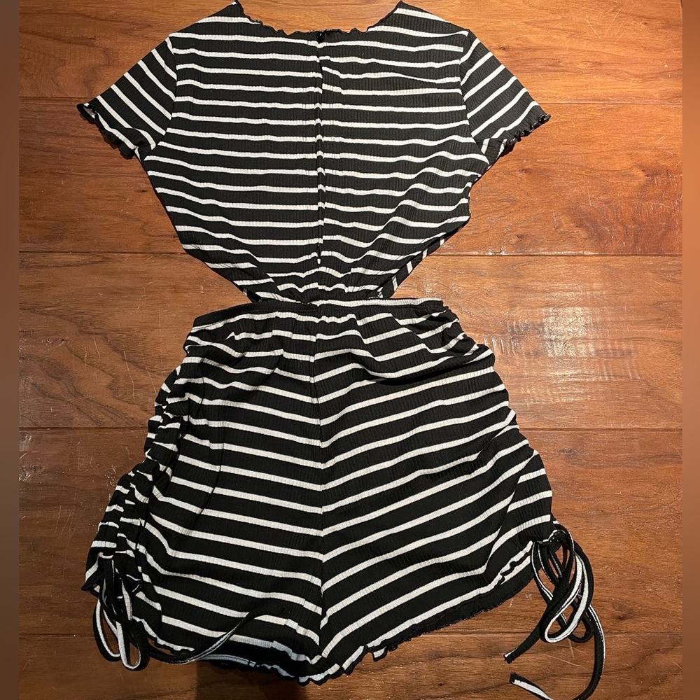 Striped Romper - Picture 4 of 4